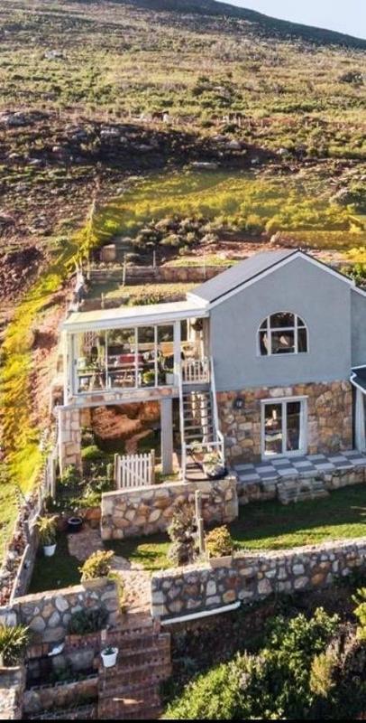 To Let 5 Bedroom Property for Rent in San Michel Western Cape
